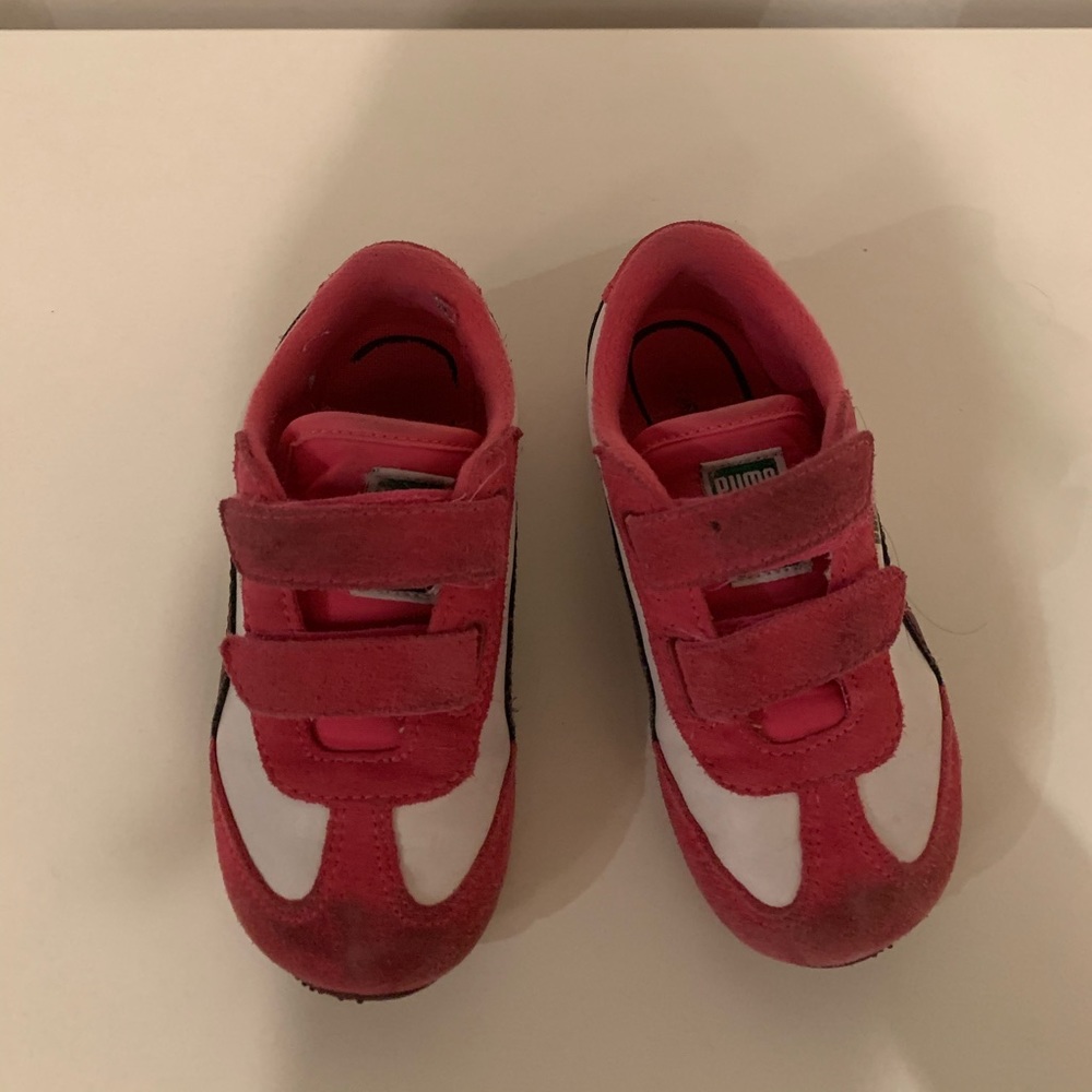 Girl’s puma sneakers